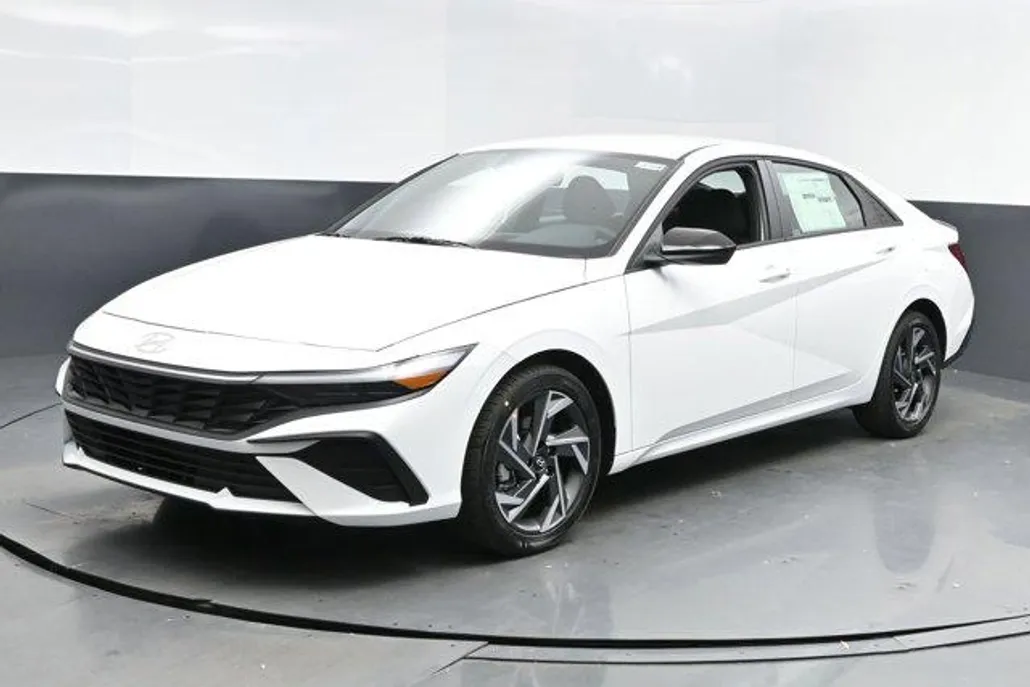 2025 Hyundai Elantra SEL Sport photo 1
