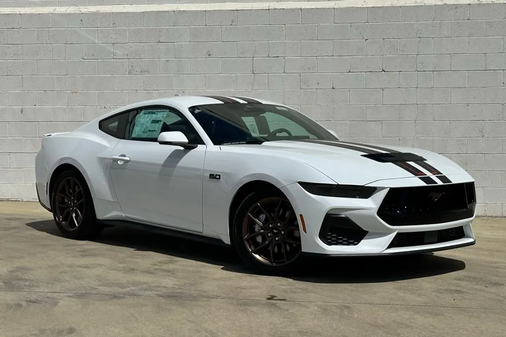 2025 Ford Mustang GT Premium photo 1
