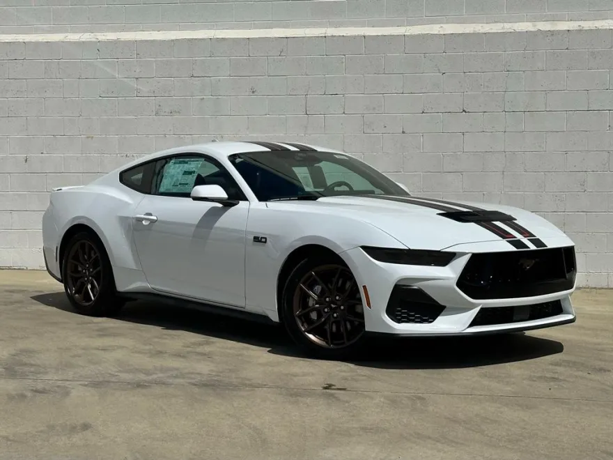 2025 Ford Mustang GT Premium photo 1