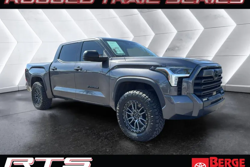 2022 Toyota Tundra SR5 CrewMax photo 1