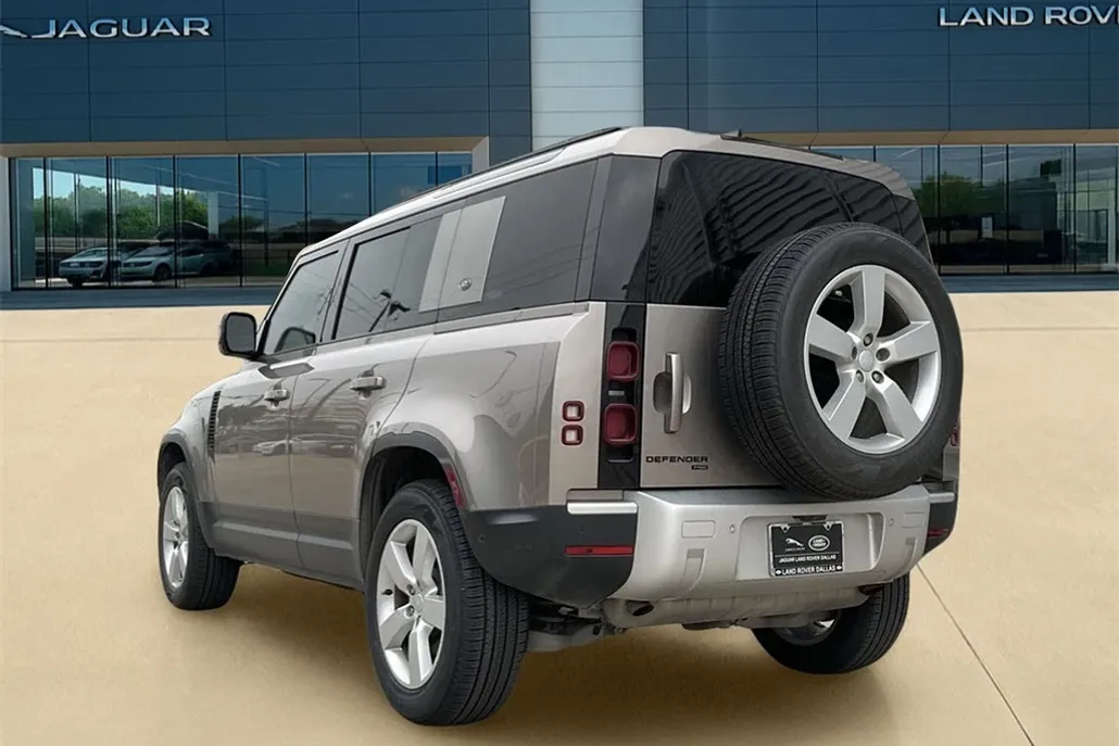 2023 Land Rover Defender 110 SE photo 1