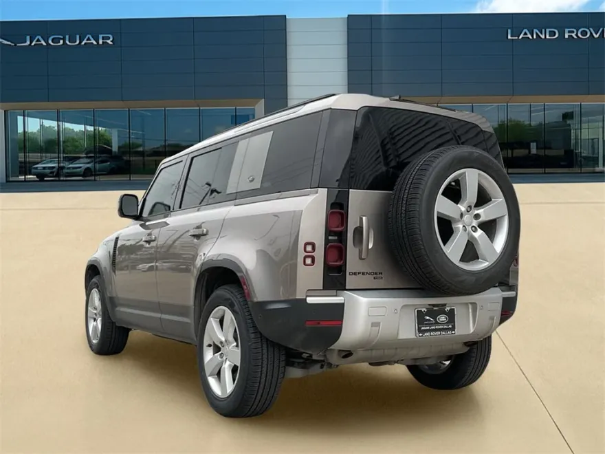 2023 Land Rover Defender 110 SE photo 1