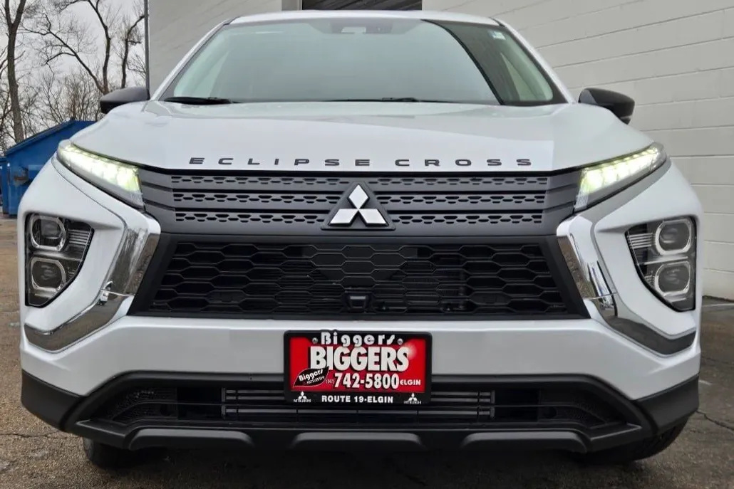 2025 Mitsubishi Eclipse Cross LE photo 1