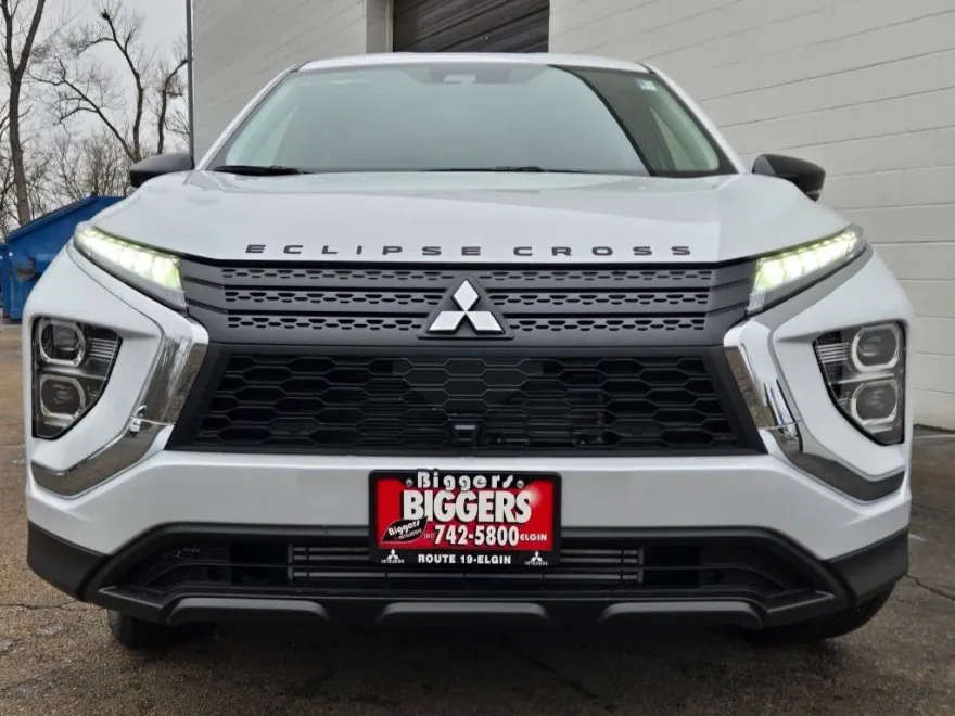 2025 Mitsubishi Eclipse Cross LE photo 1