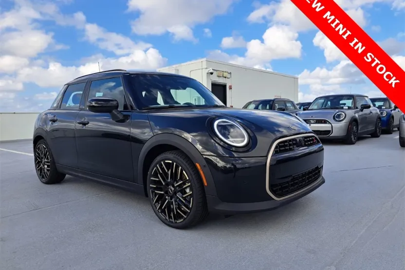2025 Mini Cooper 4 Door Hardtop Signature photo 1