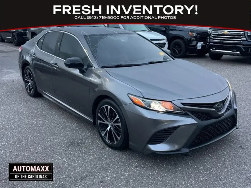 2019 Toyota Camry SE photo 1