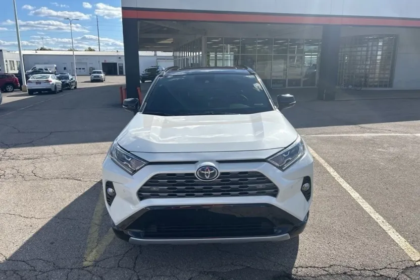 2020 Toyota RAV4 XSE photo 1