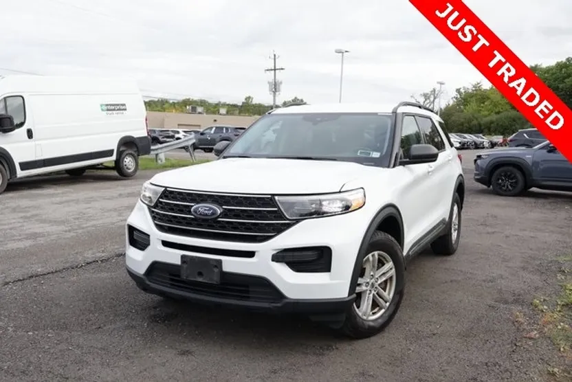 2021 Ford Explorer XLT photo 1