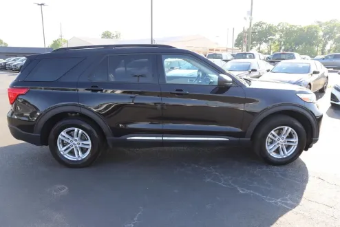 2023 Ford Explorer XLT photo 2