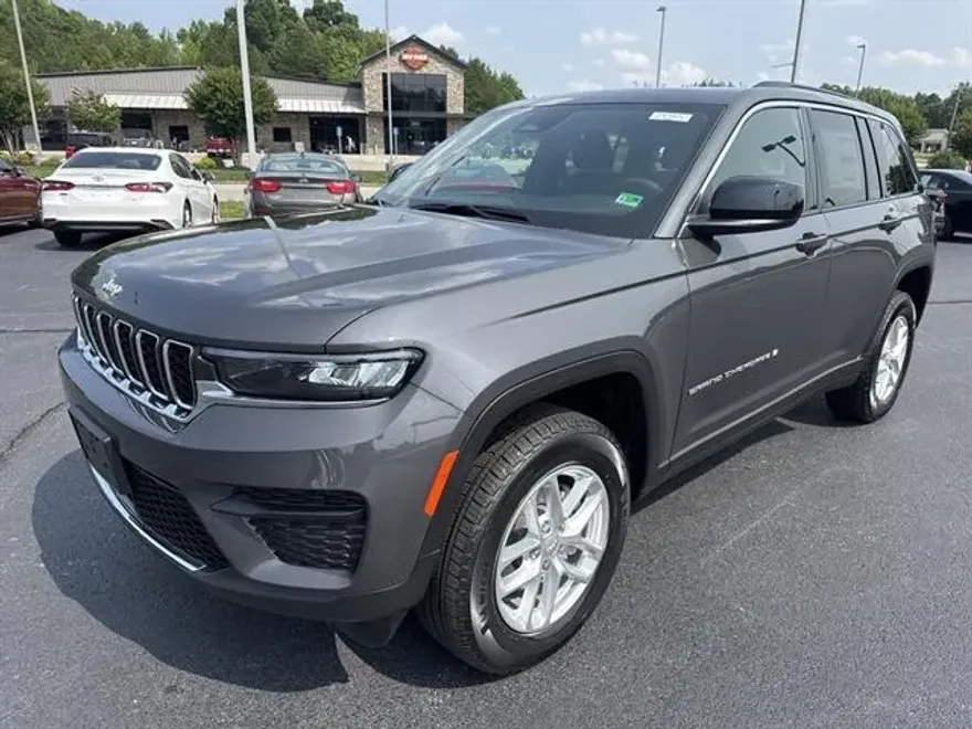 2025 Jeep Grand Cherokee Laredo photo 1