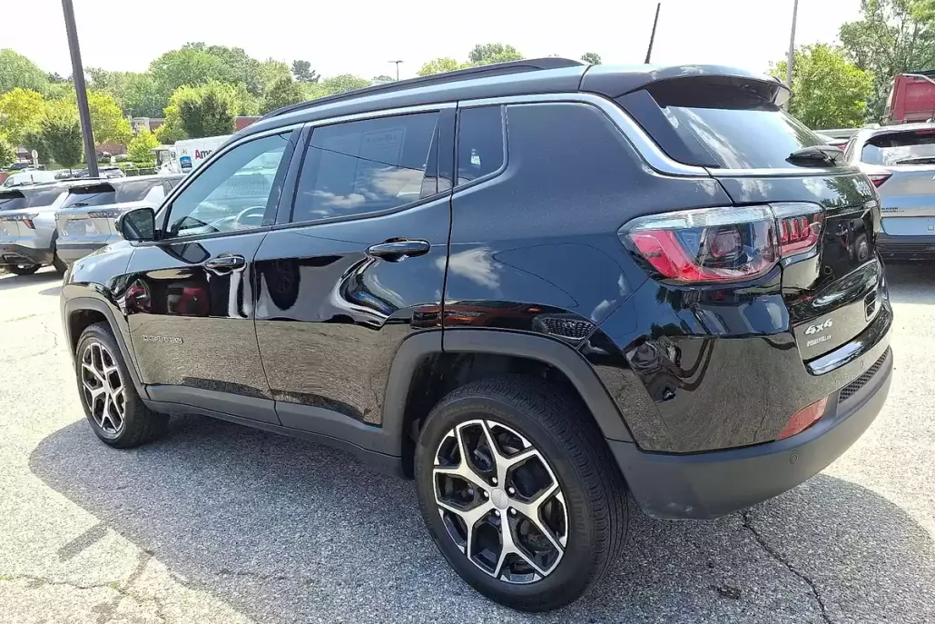 2024 Jeep Compass Limited photo 1
