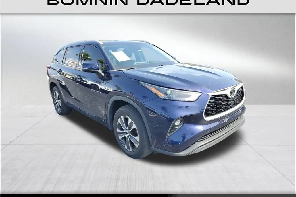 2022 Toyota Highlander XLE photo 1