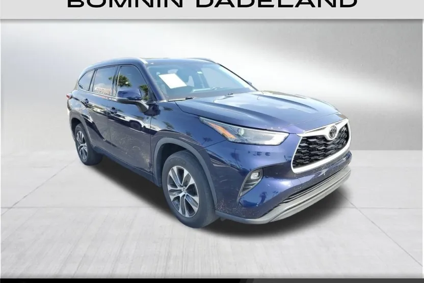 2022 Toyota Highlander XLE photo 1