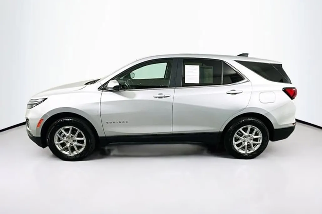 2022 Chevrolet Equinox LT photo 1
