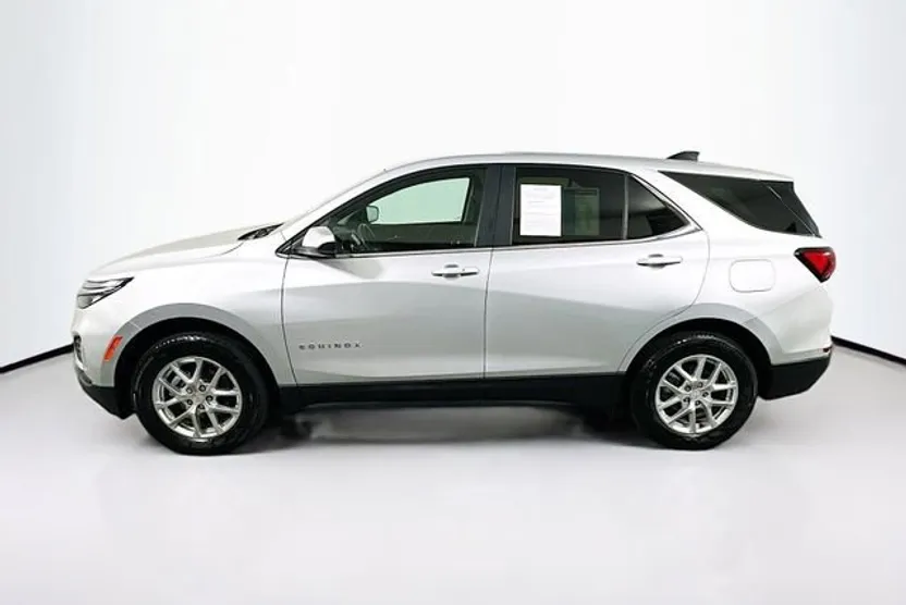 2022 Chevrolet Equinox LT photo 1