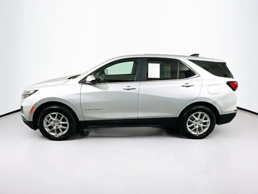 2022 Chevrolet Equinox LT photo 1
