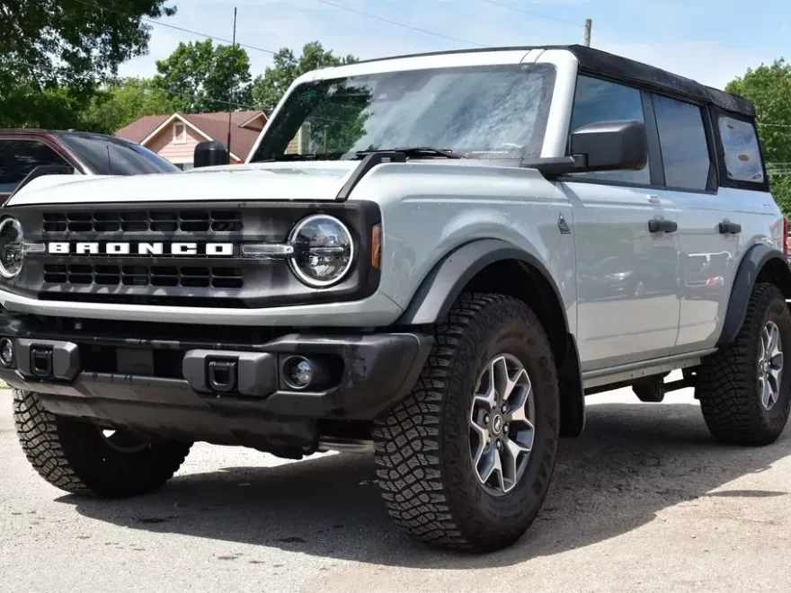 2023 Ford Bronco Black Diamond photo 1