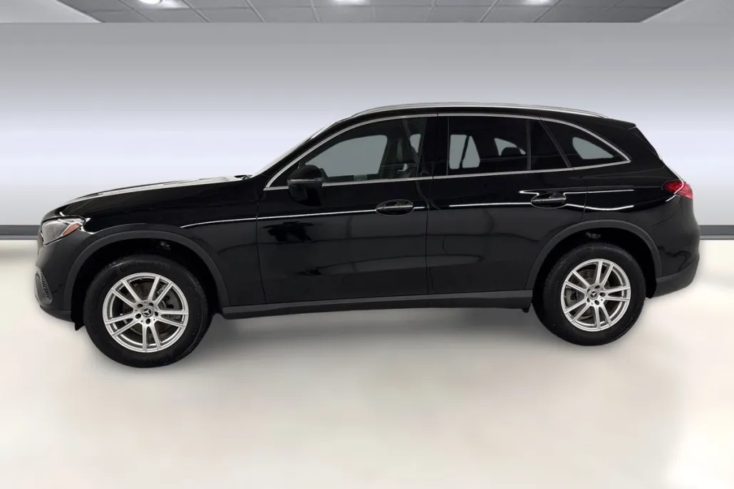 2024 Mercedes Benz GLC 300 photo 1