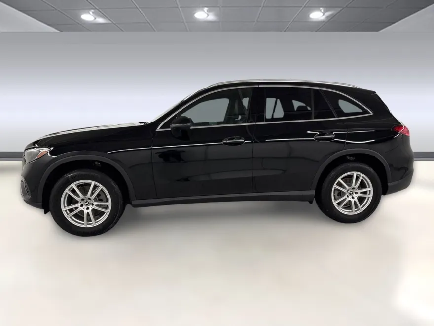 2024 Mercedes Benz GLC 300 photo 1