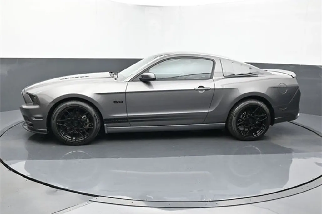 2014 Ford Mustang GT Premium photo 1