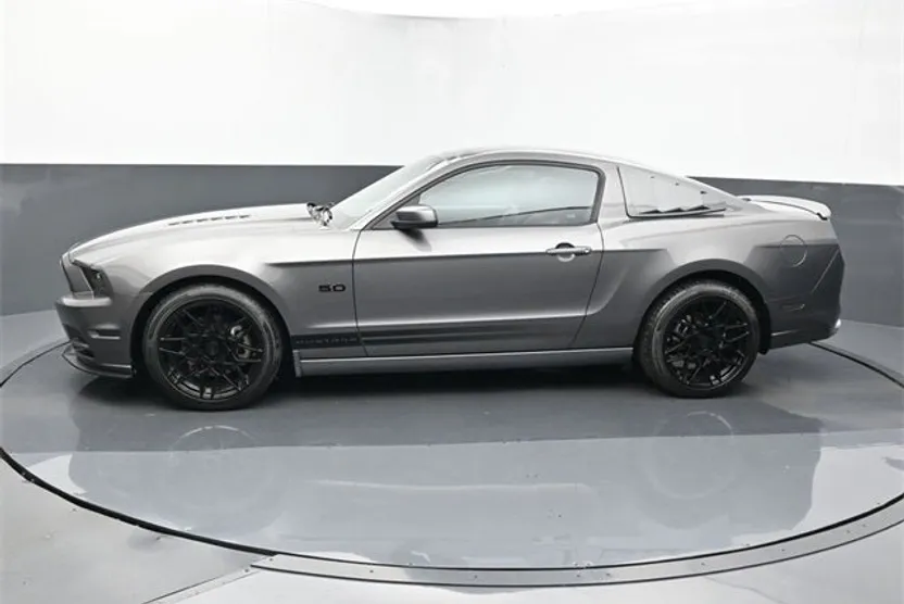 2014 Ford Mustang GT Premium photo 1