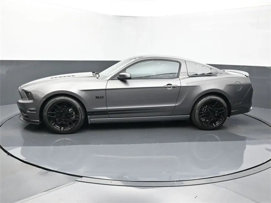 2014 Ford Mustang GT Premium photo 1