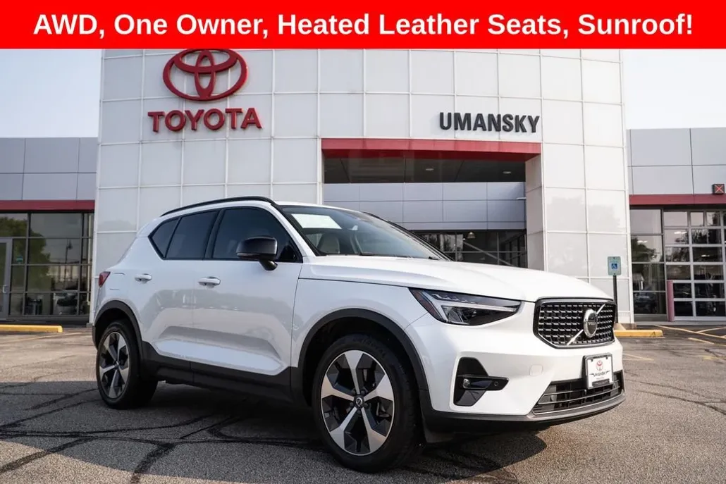 2023 Volvo XC40 AWD Plus photo 1