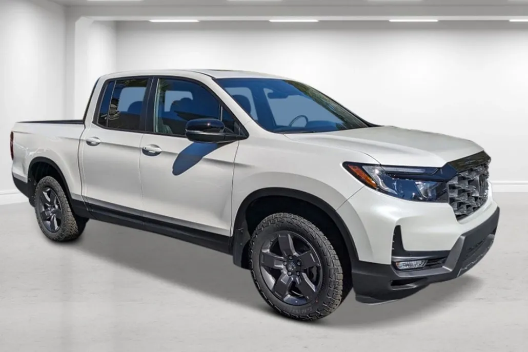 2025 Honda Ridgeline TrailSport photo 1
