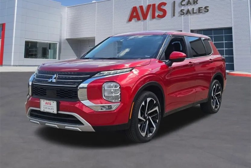 2024 Mitsubishi Outlander SE photo 1