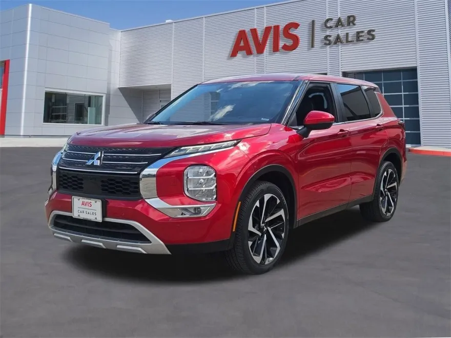 2024 Mitsubishi Outlander SE photo 1