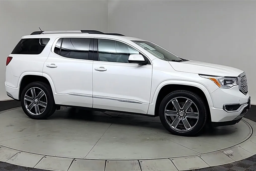 2017 Gmc Acadia Denali photo 1