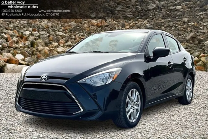 2017 Toyota Yaris iA Base photo 1
