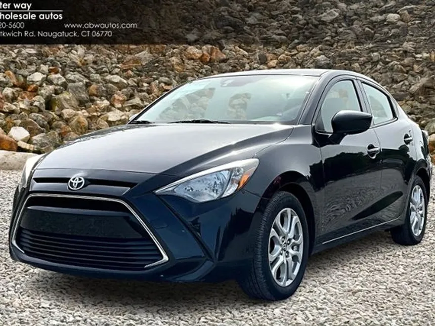 2017 Toyota Yaris iA Base photo 1