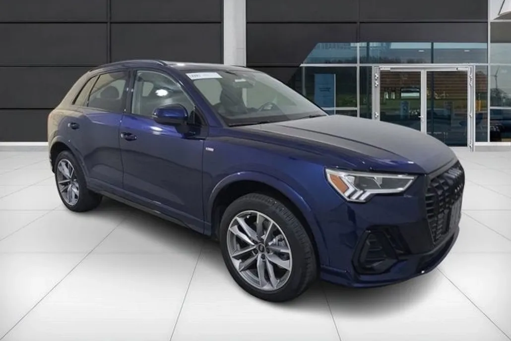 2024 Audi Q3 S line Premium Plus photo 1