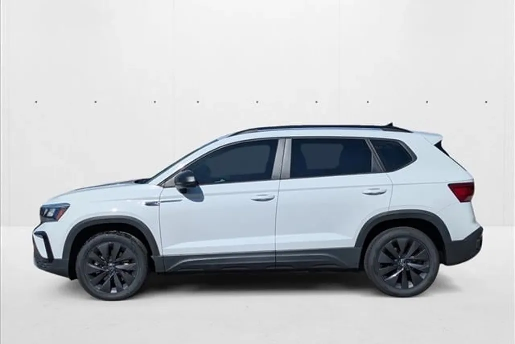 2022 Volkswagen Taos S photo 1