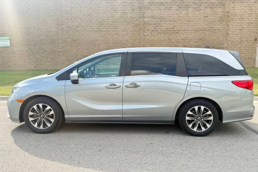 2021 Honda Odyssey EX-L photo 1