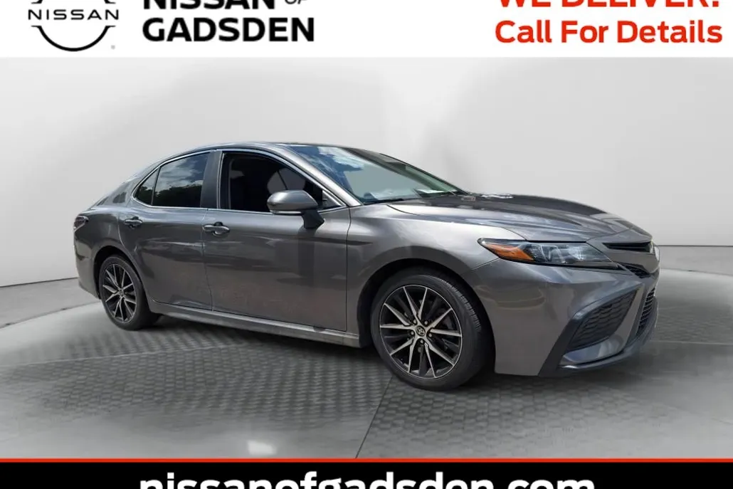 2022 Toyota Camry SE photo 1