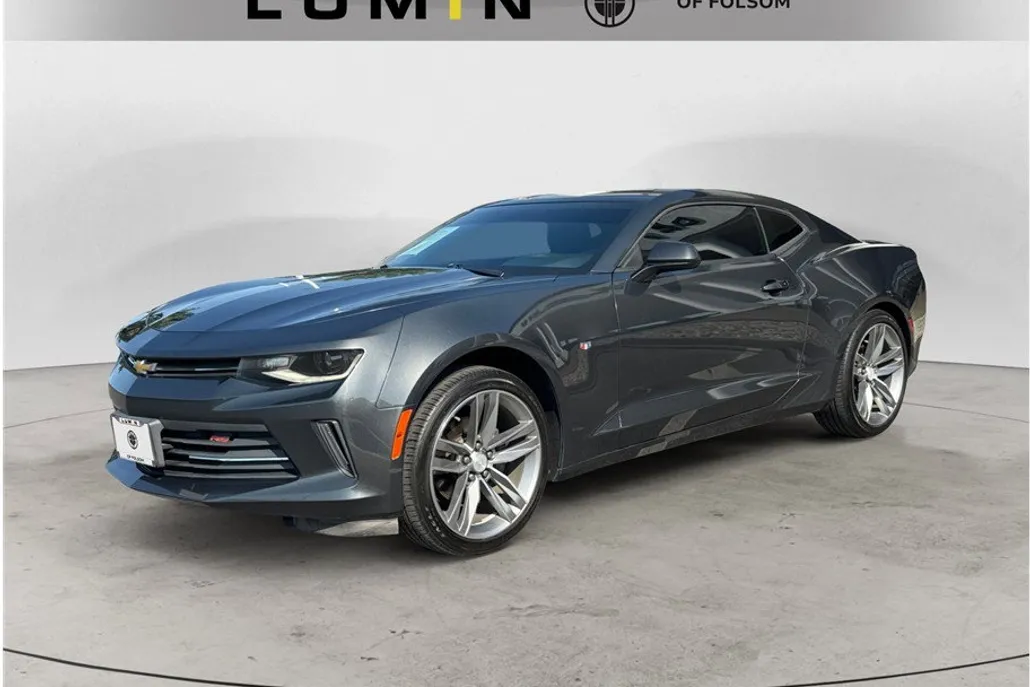 2017 Chevrolet Camaro 1LT Coupe photo 1
