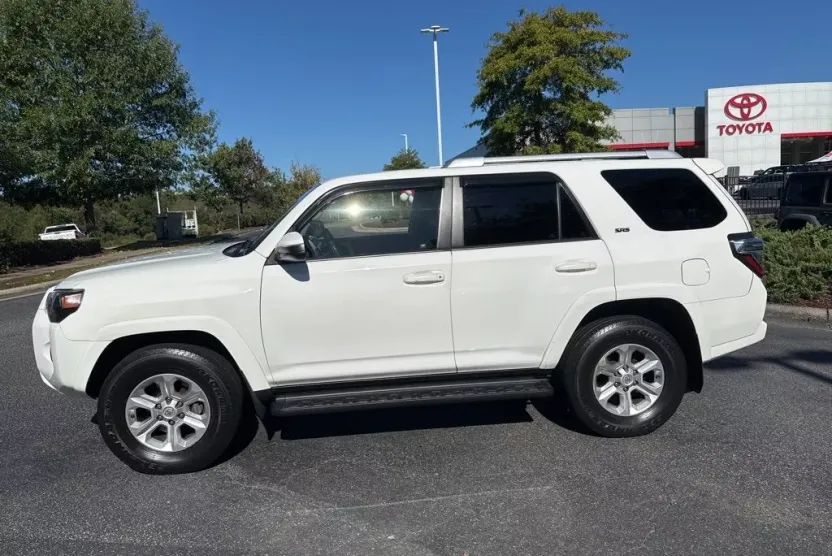 2018 Toyota 4Runner SR5 photo 1