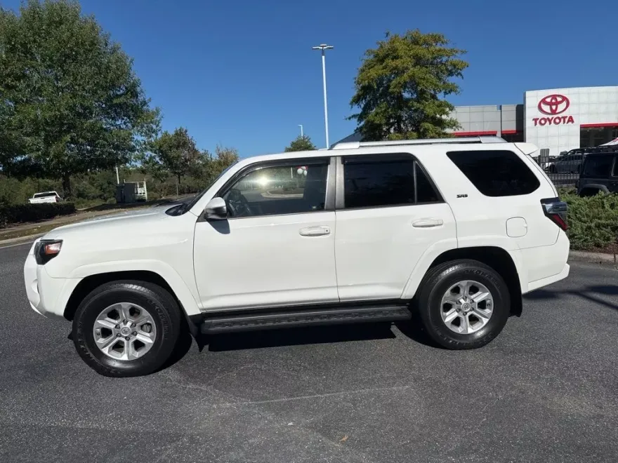 2018 Toyota 4Runner SR5 photo 1