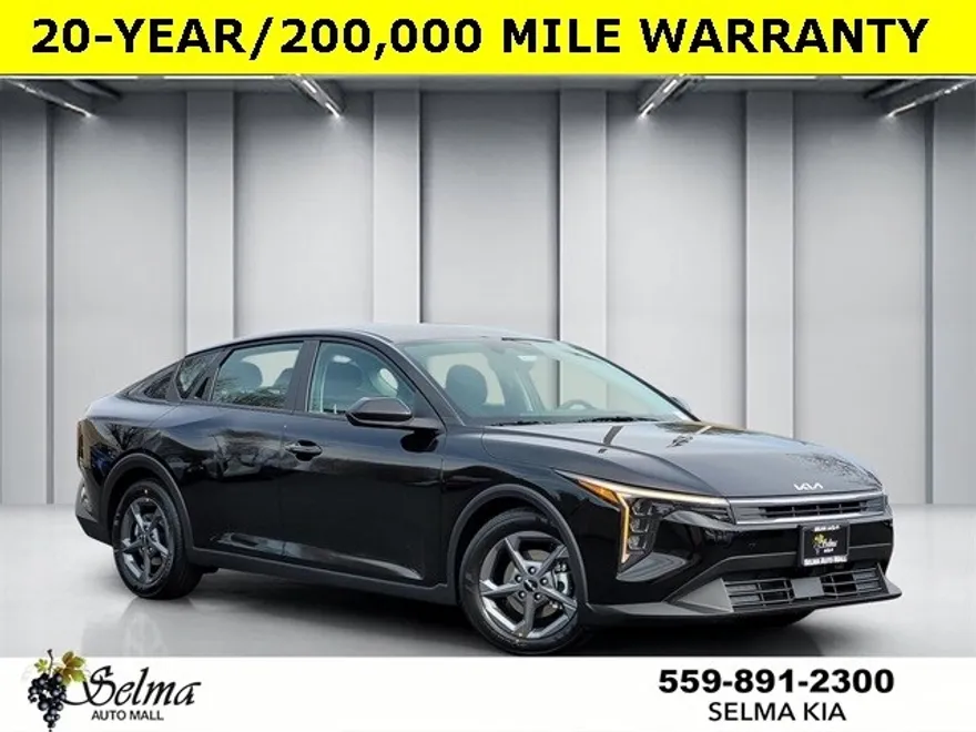 2025 Kia K4 LXS photo 1