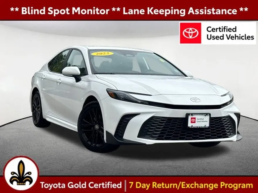 2025 Toyota Camry SE photo 1