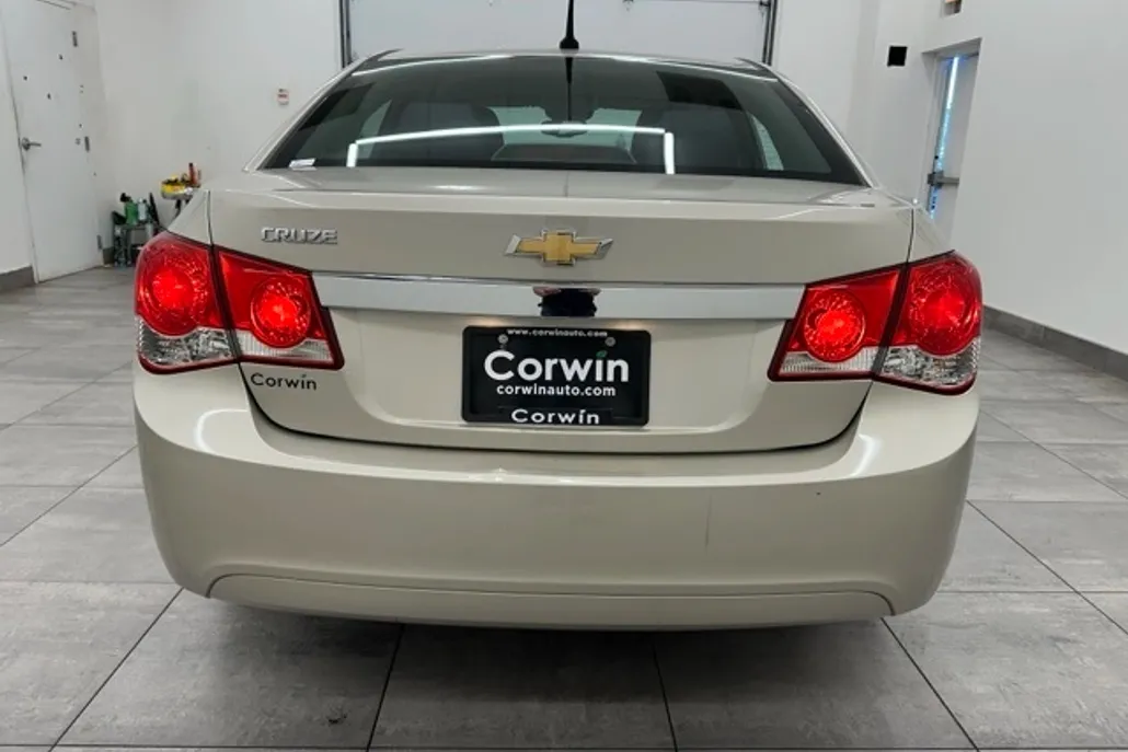 2014 Chevrolet Cruze LS photo 1