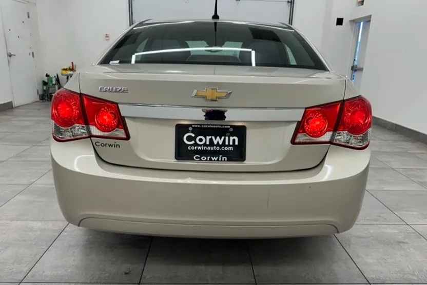 2014 Chevrolet Cruze LS photo 1