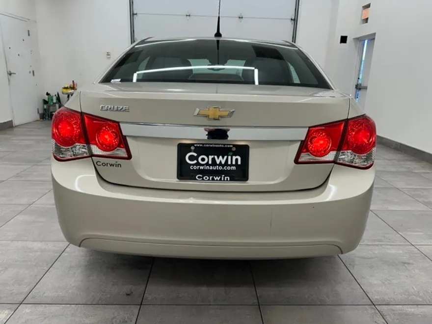 2014 Chevrolet Cruze LS photo 1
