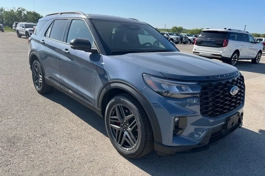 2025 Ford Explorer ST-Line photo 1