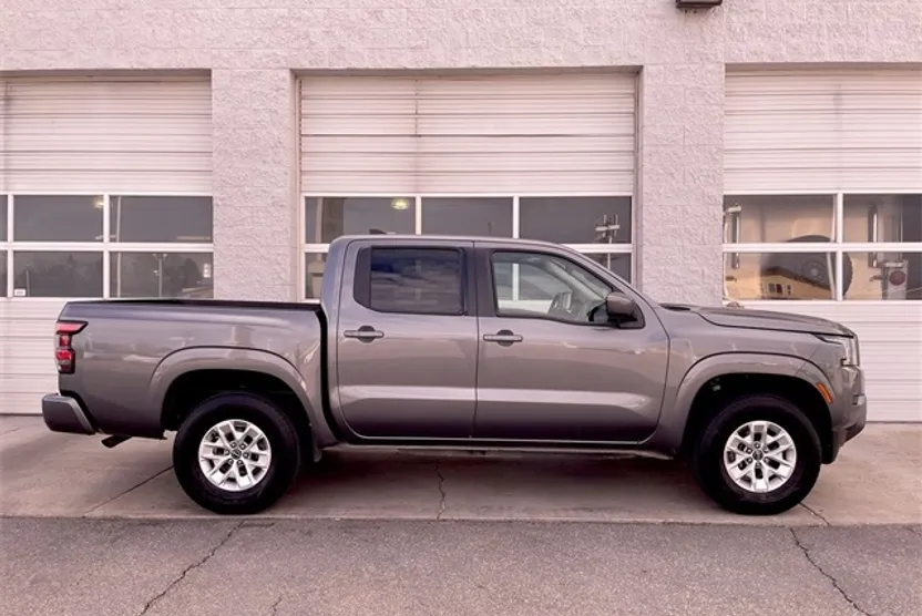 2024 Nissan Frontier SV photo 1