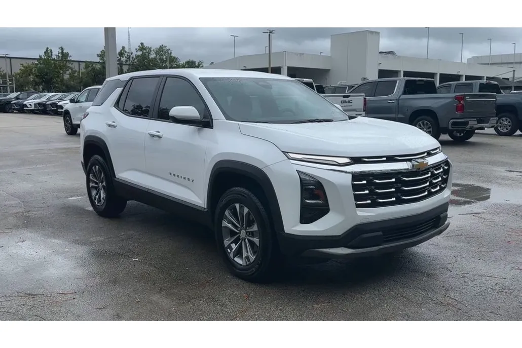 2025 Chevrolet Equinox LT photo 1