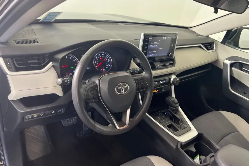 2019 Toyota RAV4 XLE photo 1