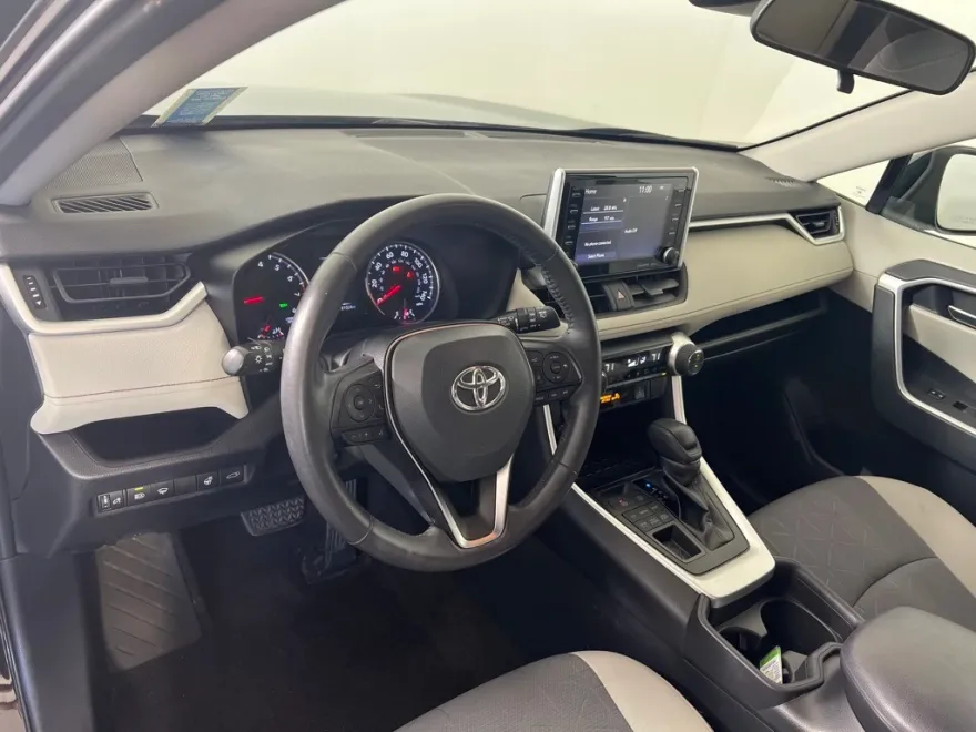 2019 Toyota RAV4 XLE photo 1